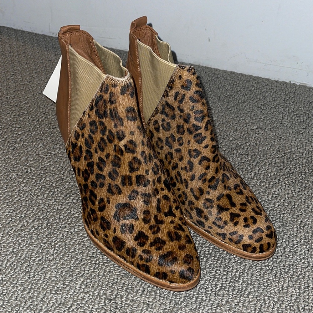 Charles by Charles David Leopard Print size 9